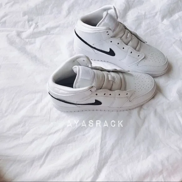 Custom painted  Air jordan 1 mid - Picture 6 of 7